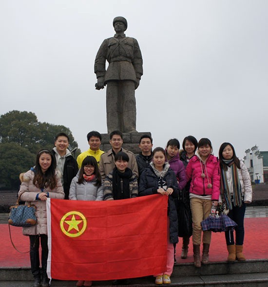 “学雷锋，献爱心”——中国共产主义青年团c7·（中国）官方网站委员会开展慰问贫困学生助学活动